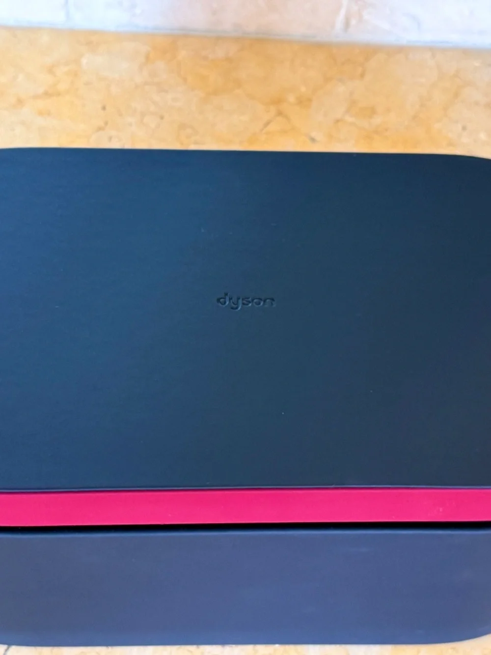Dyson Airwrap i.d multi-styler and dryer Straight+Wavy in Red Velvet/Gold - Picture 3 of 4